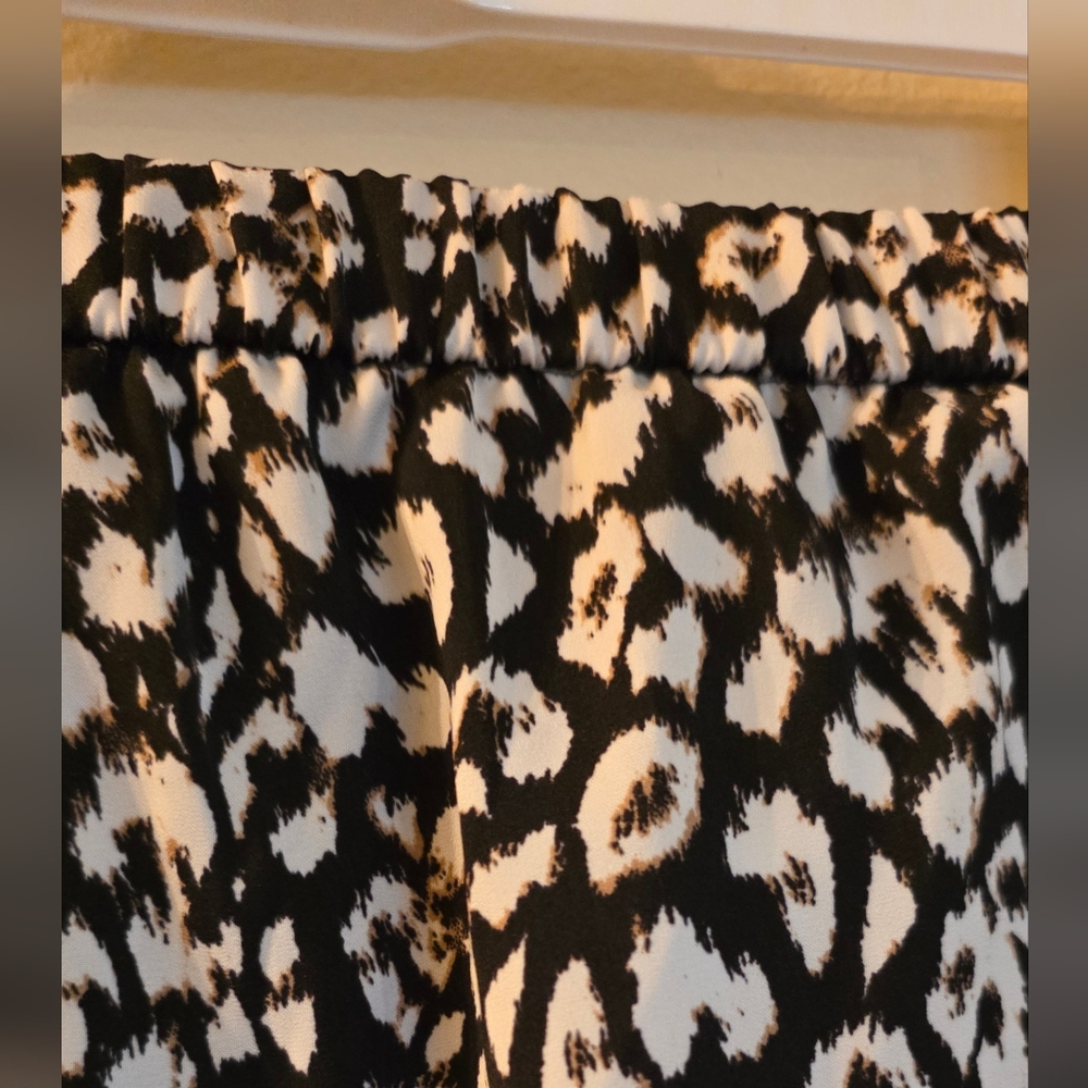 Banana Republic Satin Black & White Animal‎ Print Lounge Bottoms (Size Small) - Picture 8 of 10
